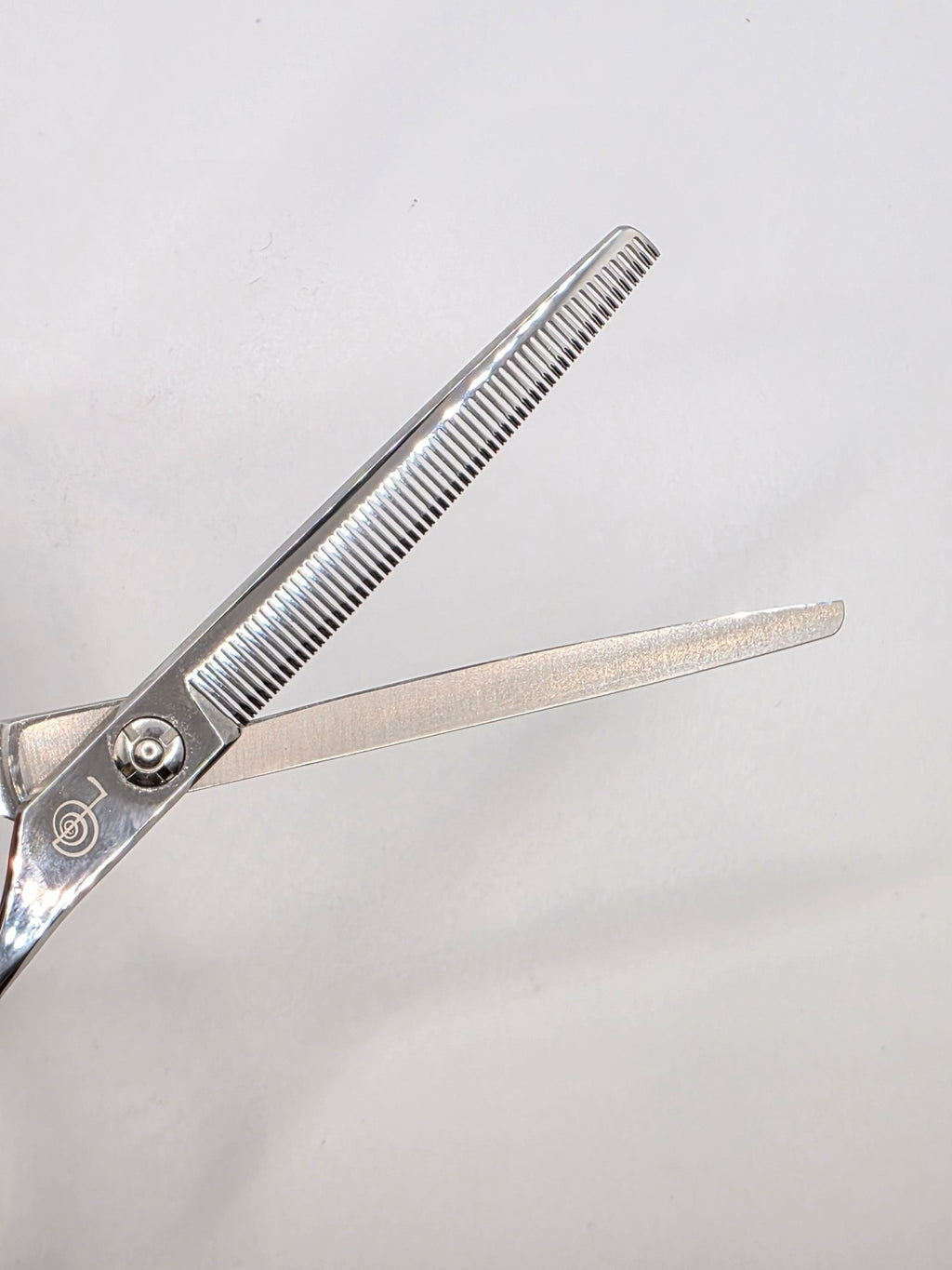 Precision thinning teeth on Elemental facial grooming shears