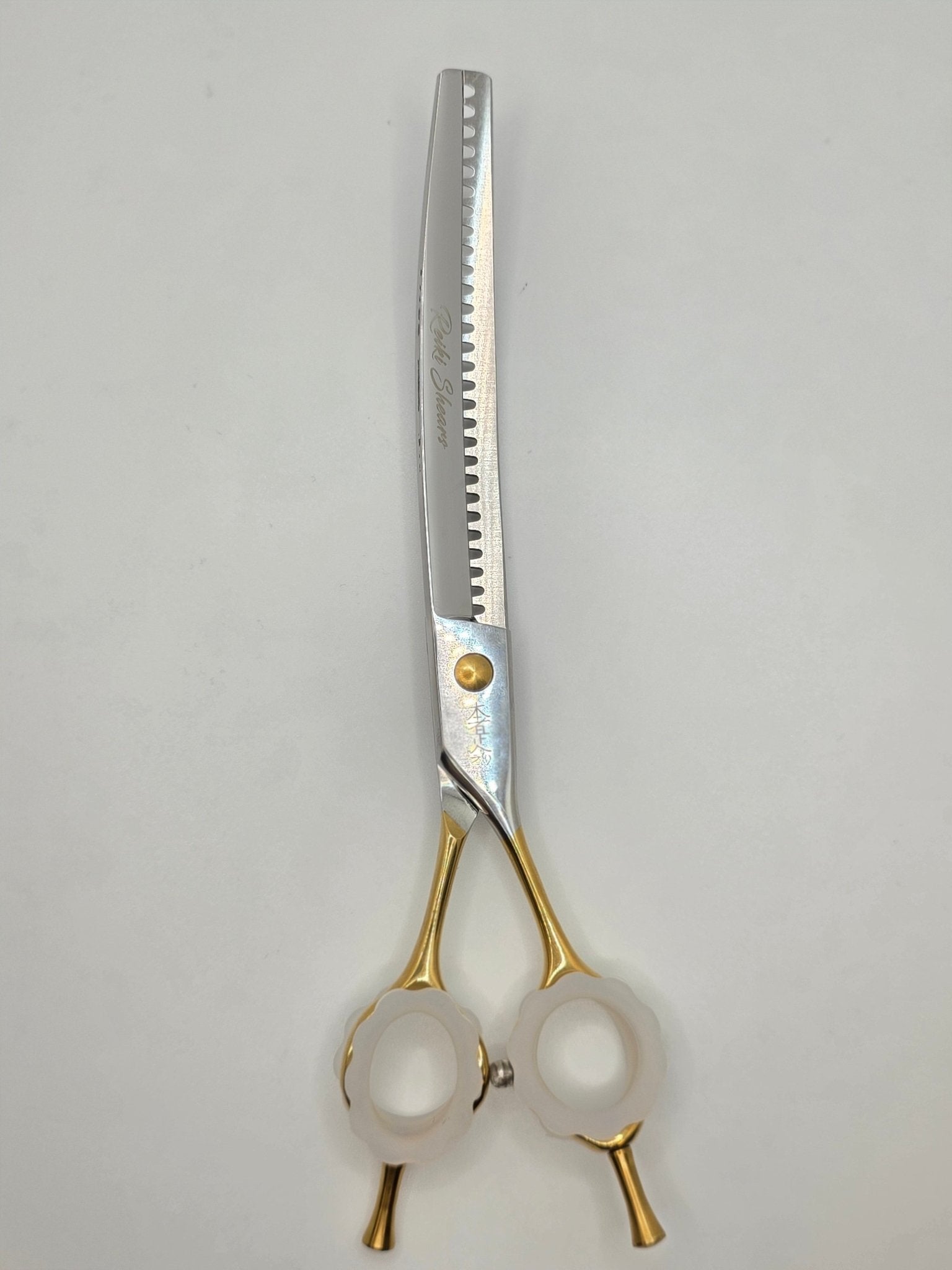 Side profile of Golden Touch Midas curved chunker VG10 grooming shears