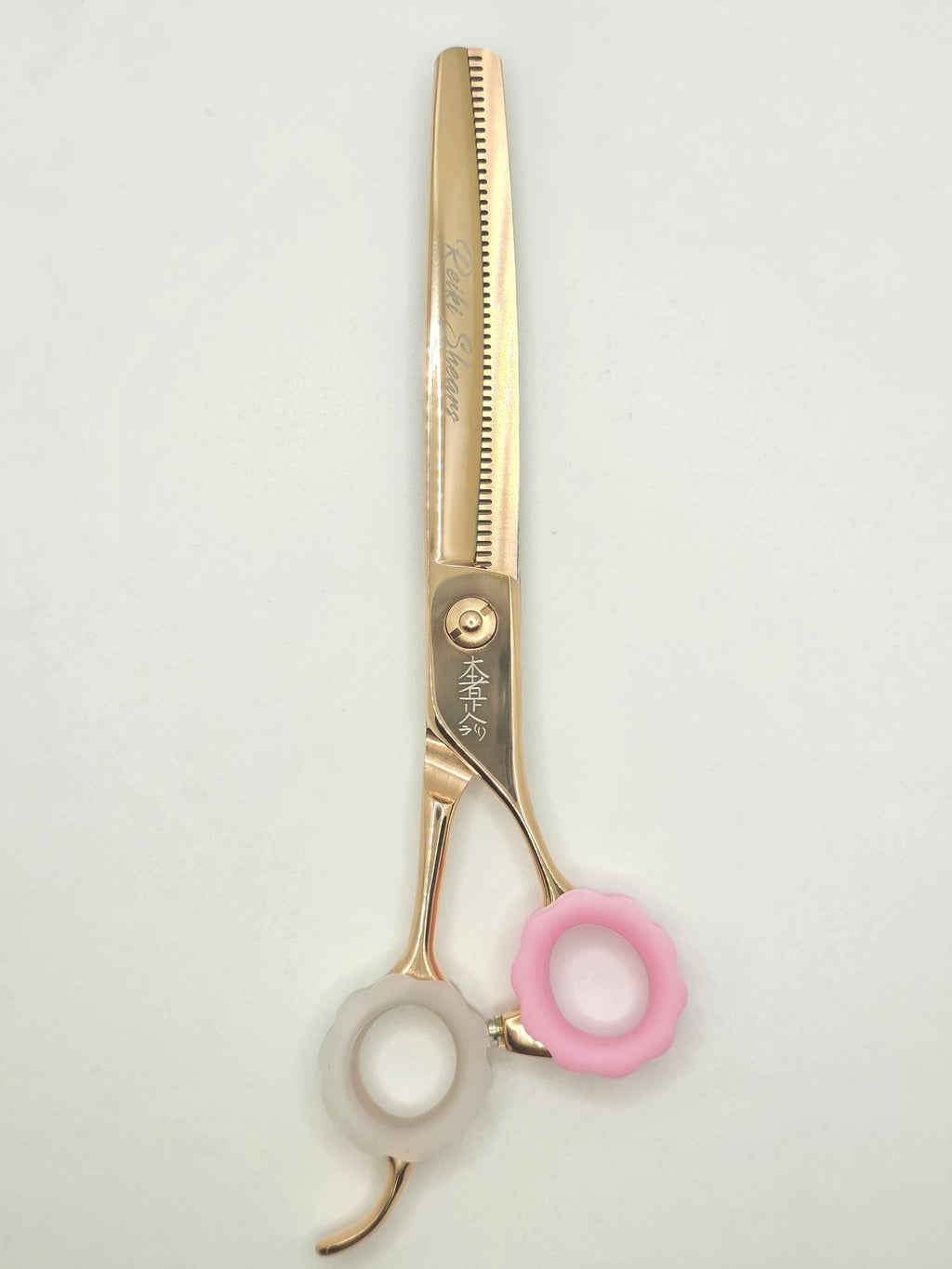 Side profile of Royal thinning shears for professional groomers