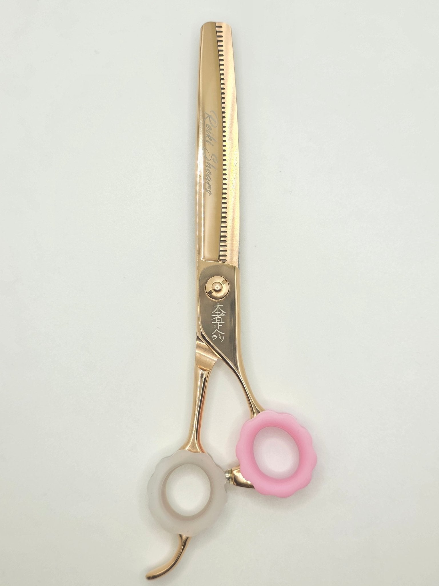 Side profile of Royal thinning shears for professional groomers